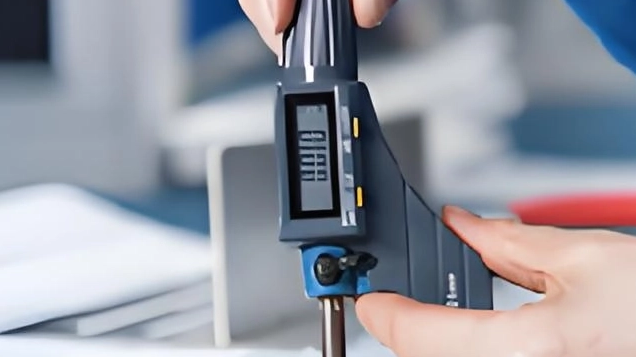 Dispositivo de medici&oacute;n de control de calidad para pruebas de espesor del material